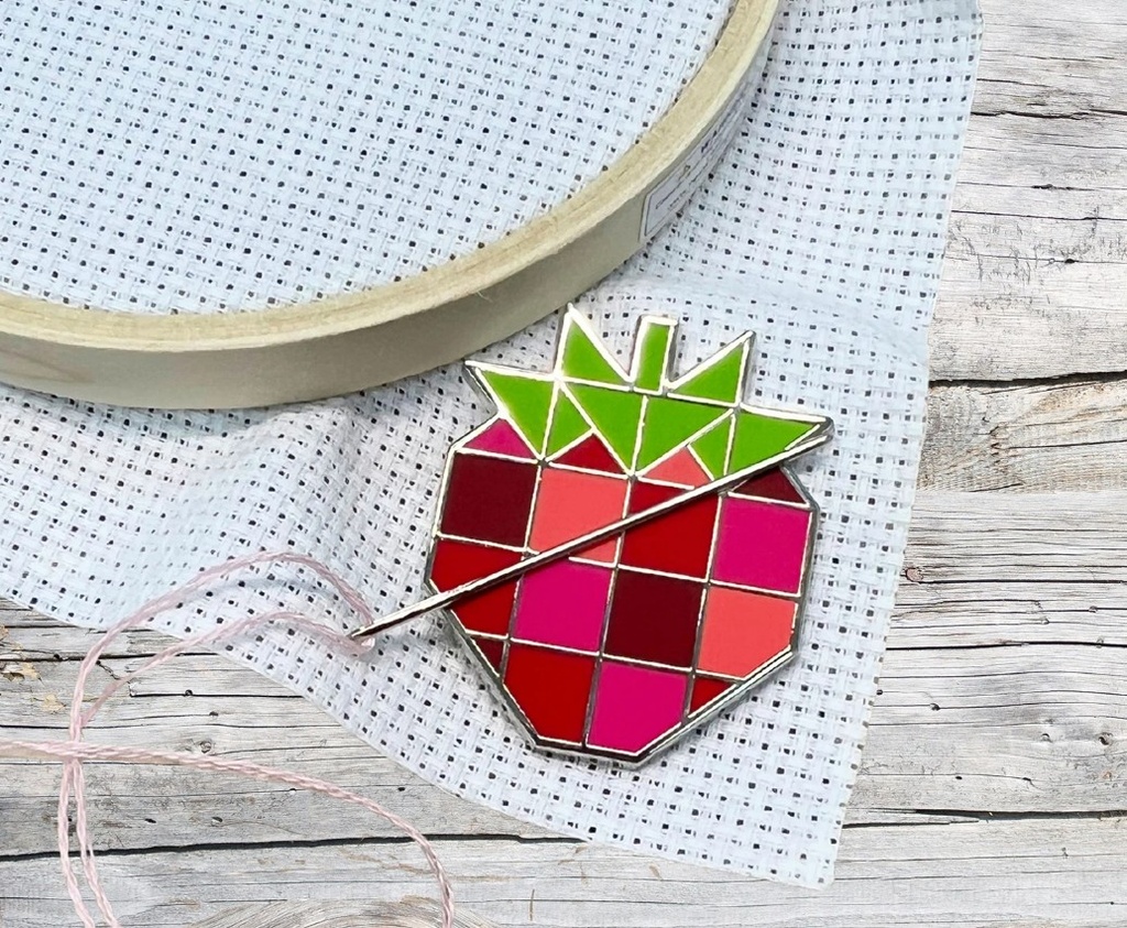 Strawberry Patch Needle Minder