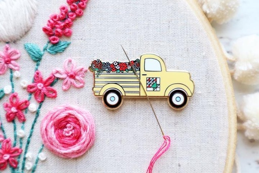 [vintageflwrtruck] Spring Flower Vintage Truck Needle Minder